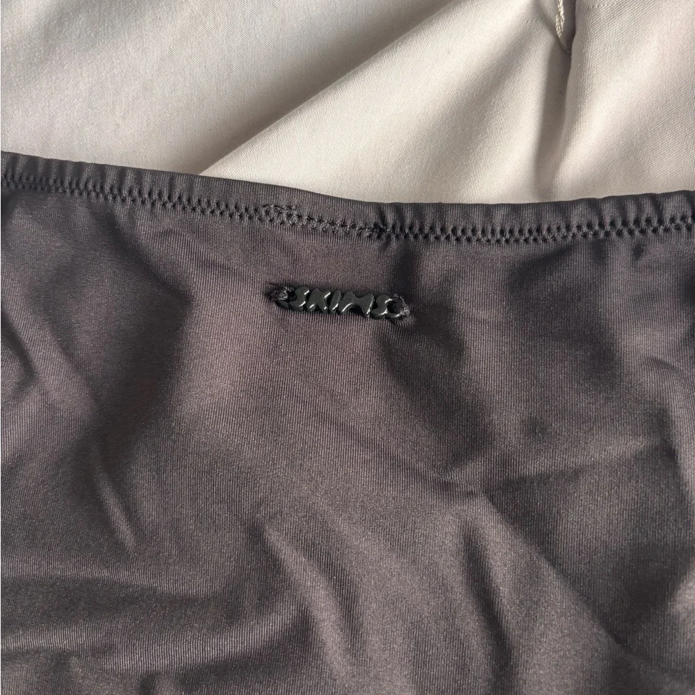 SKIMS Black Onyx Bikini Bottoms Size Large NWOT Never Worn